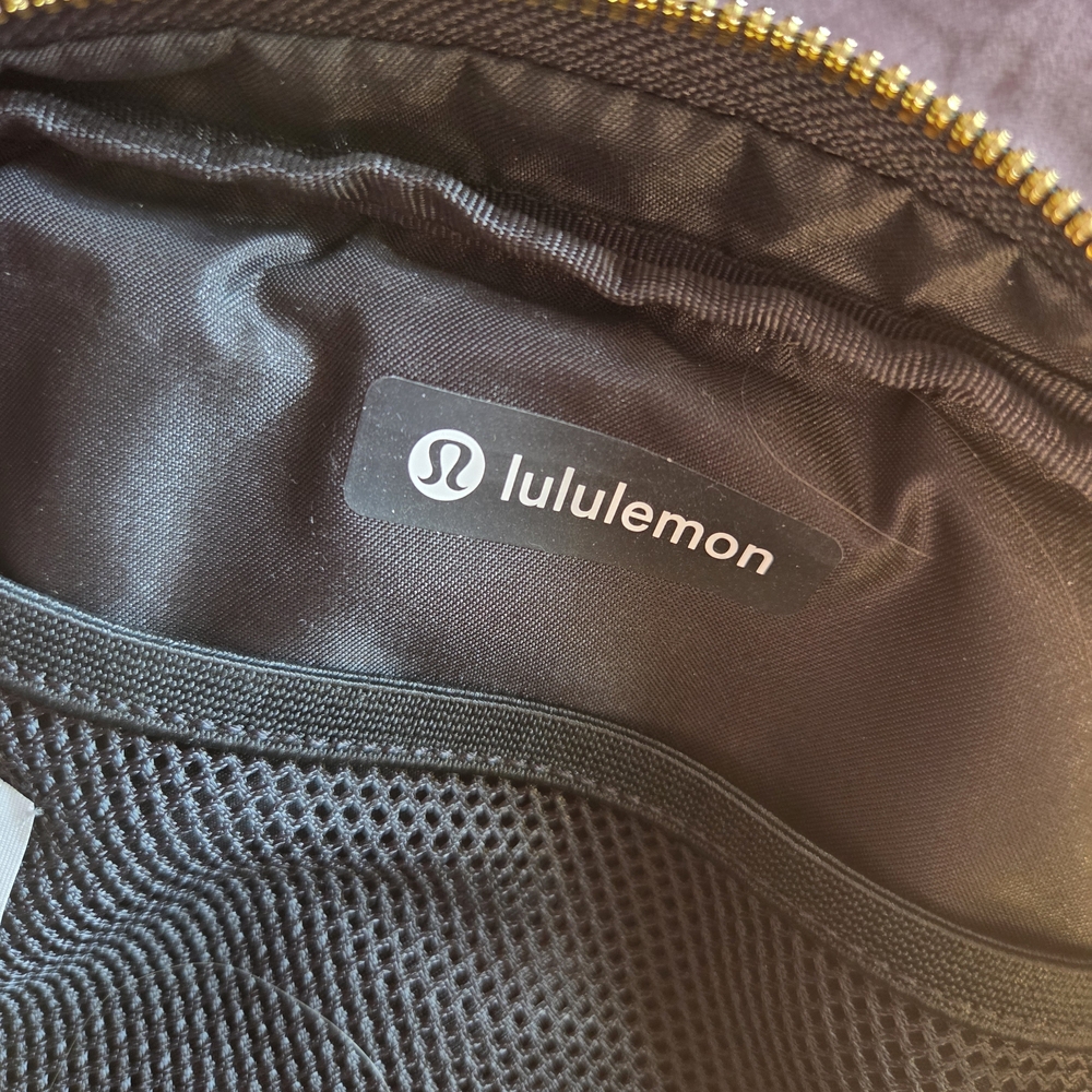 Lululemon Velour Belt Bag 1L Black/Gold - Picture 10 of 12